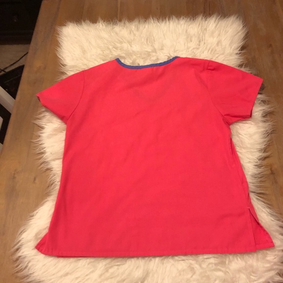 Bright pink and blue dickies scrub top - Picture 4 of 4